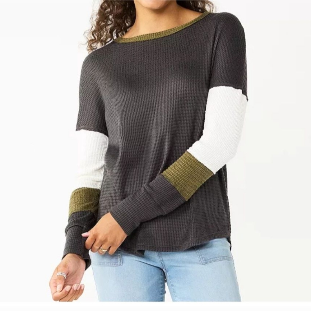 NWOT Juniors' SO Varsity top